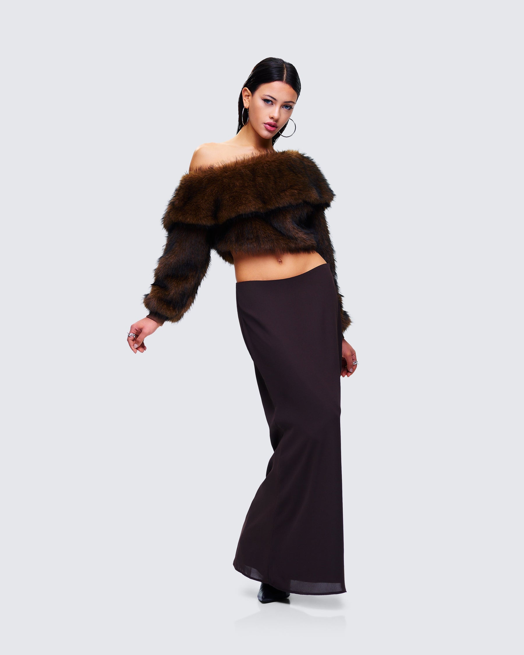 Blusa Nadi Marrom de Pelúcia Ombro a Ombro
