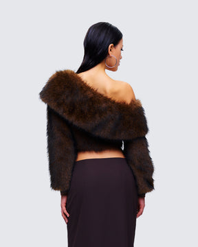 Blusa Nadi Marrom de Pelúcia Ombro a Ombro
