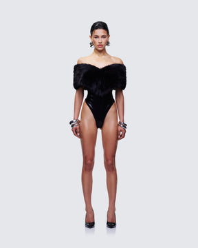Body Nina Preto com Gola de Pelúcia