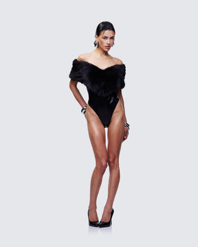 Body Nina Preto com Gola de Pelúcia