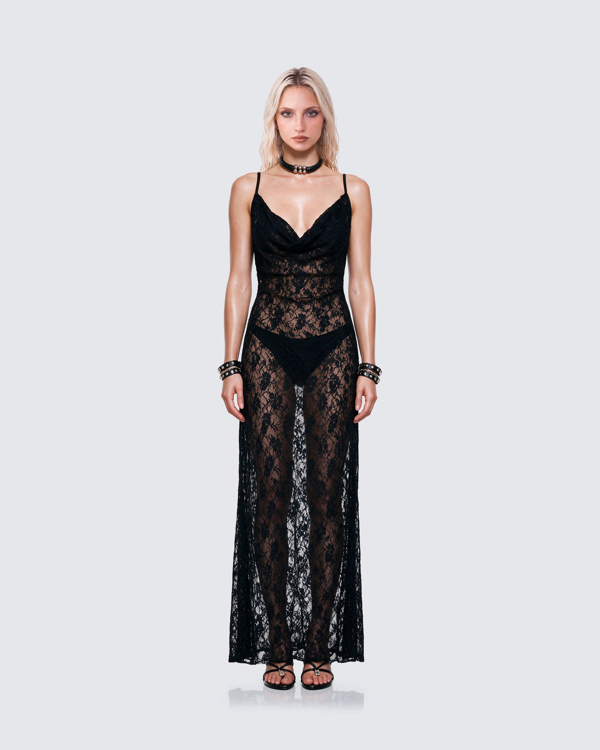 Vestido Longo Hazel Preto de Renda Gola Degagê