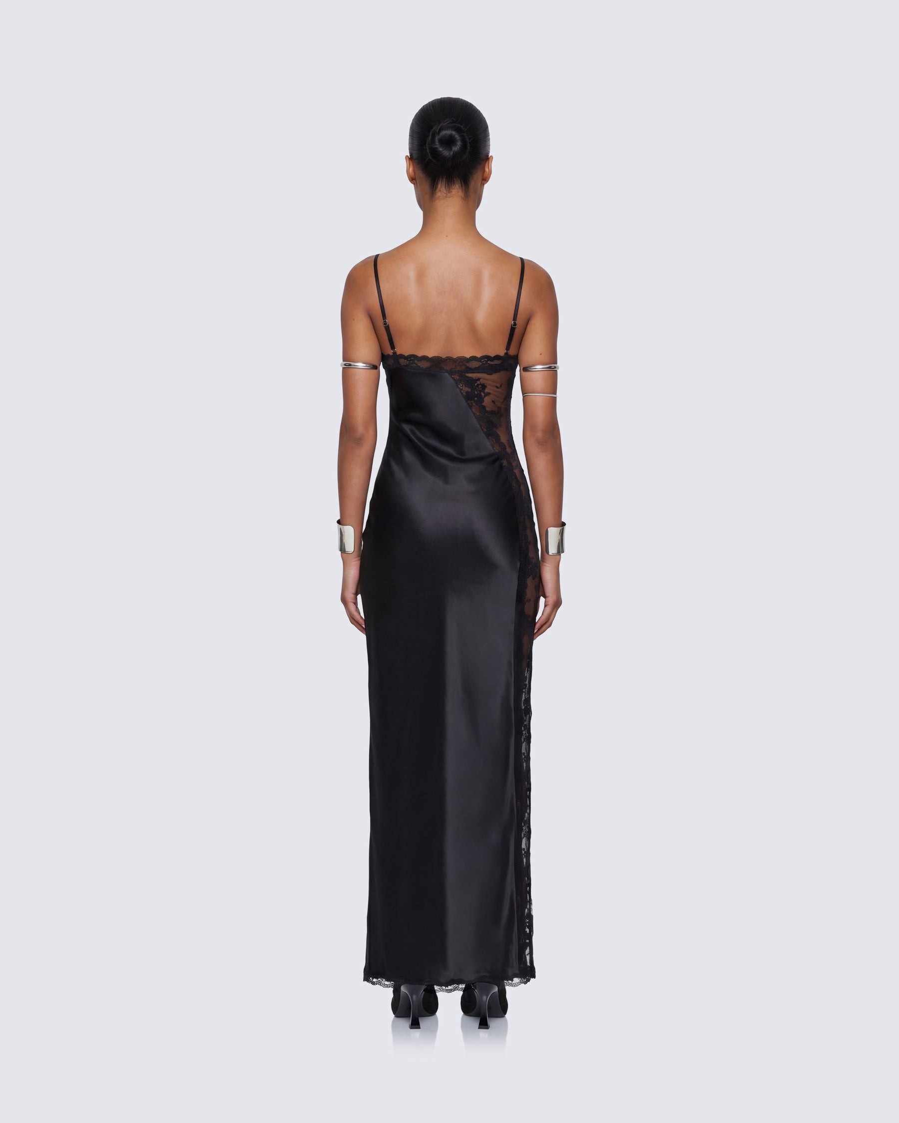 Vestido Longo June Preto de Renda e Cetim