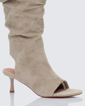 Bota Stormi Areia de Camurça Sintética Peep Toe