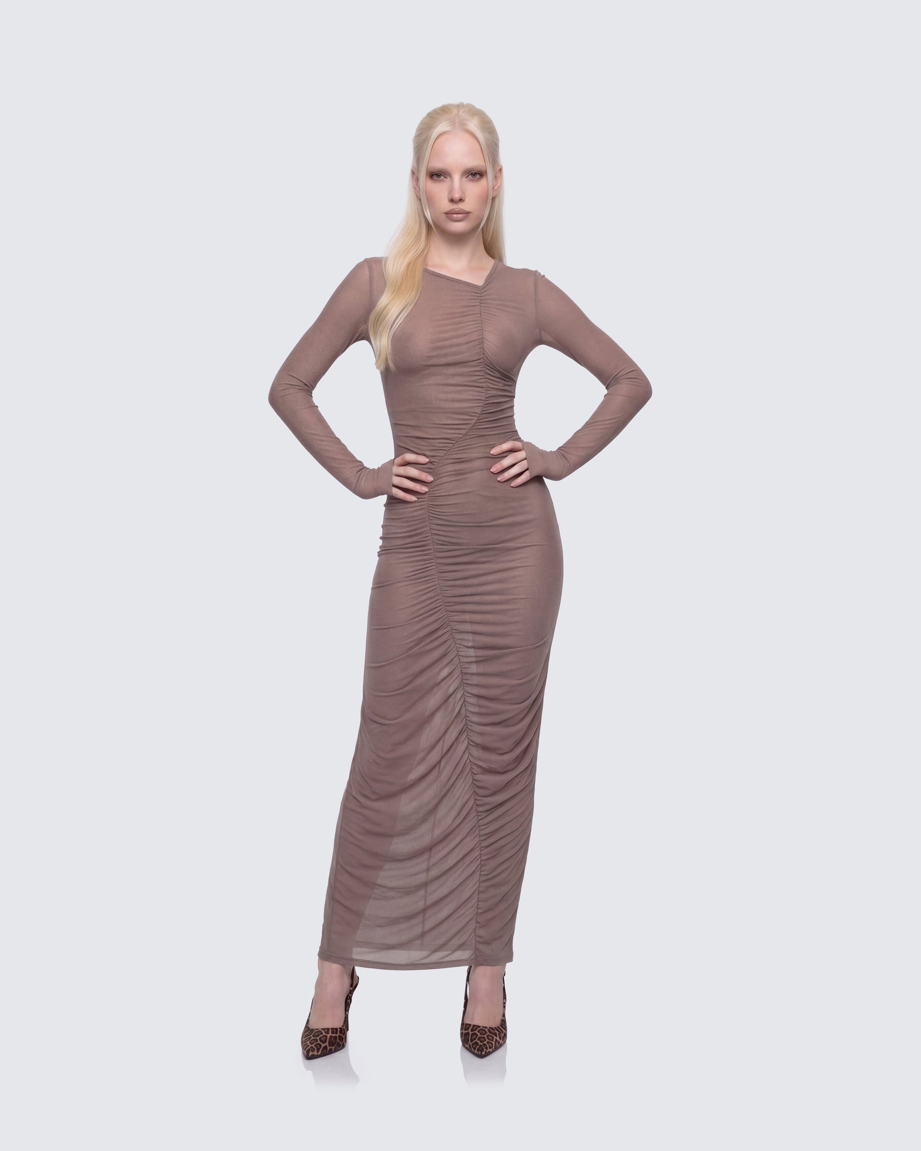 Vestido Longo Sera Marrom de Tule Transparente